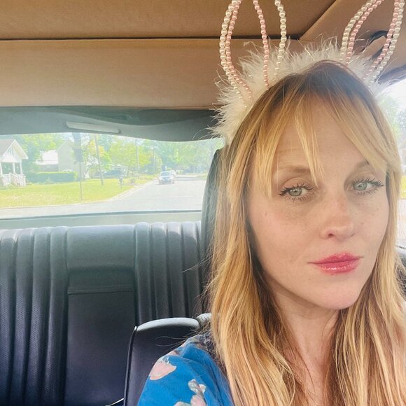 Meet your Posher, Stephanie - Picture 1 of 1